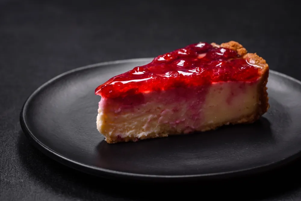 Cheesecake de frutas vermelhass tem receita simples e rápida