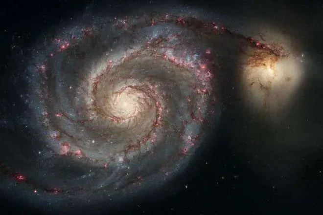 As espirais se diferenciam pelo tamanho do núcleo e a idade das estrelas