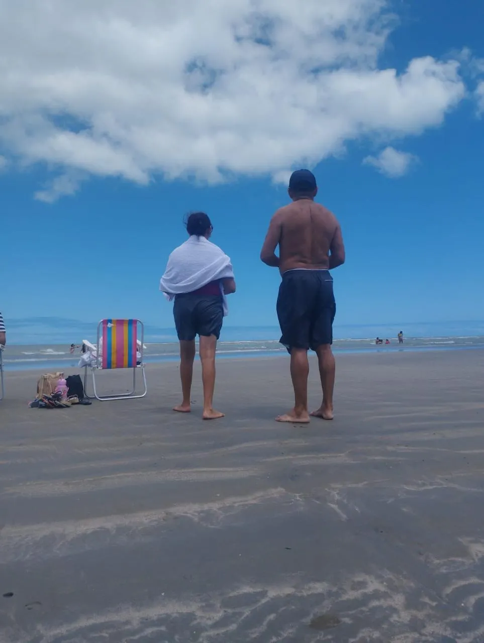 Seu Elivá e dona Maria Júlia estão casados há 34 anos e vivenciaram oportunidade de conhecer o mar junto à família