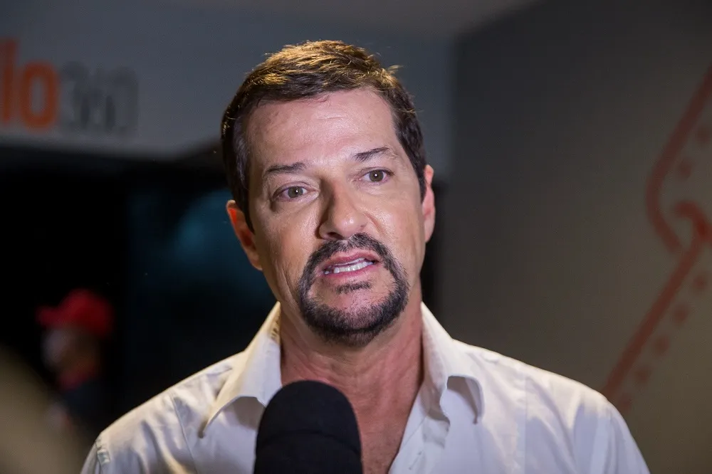 Marcelo Serrado compara trama de 