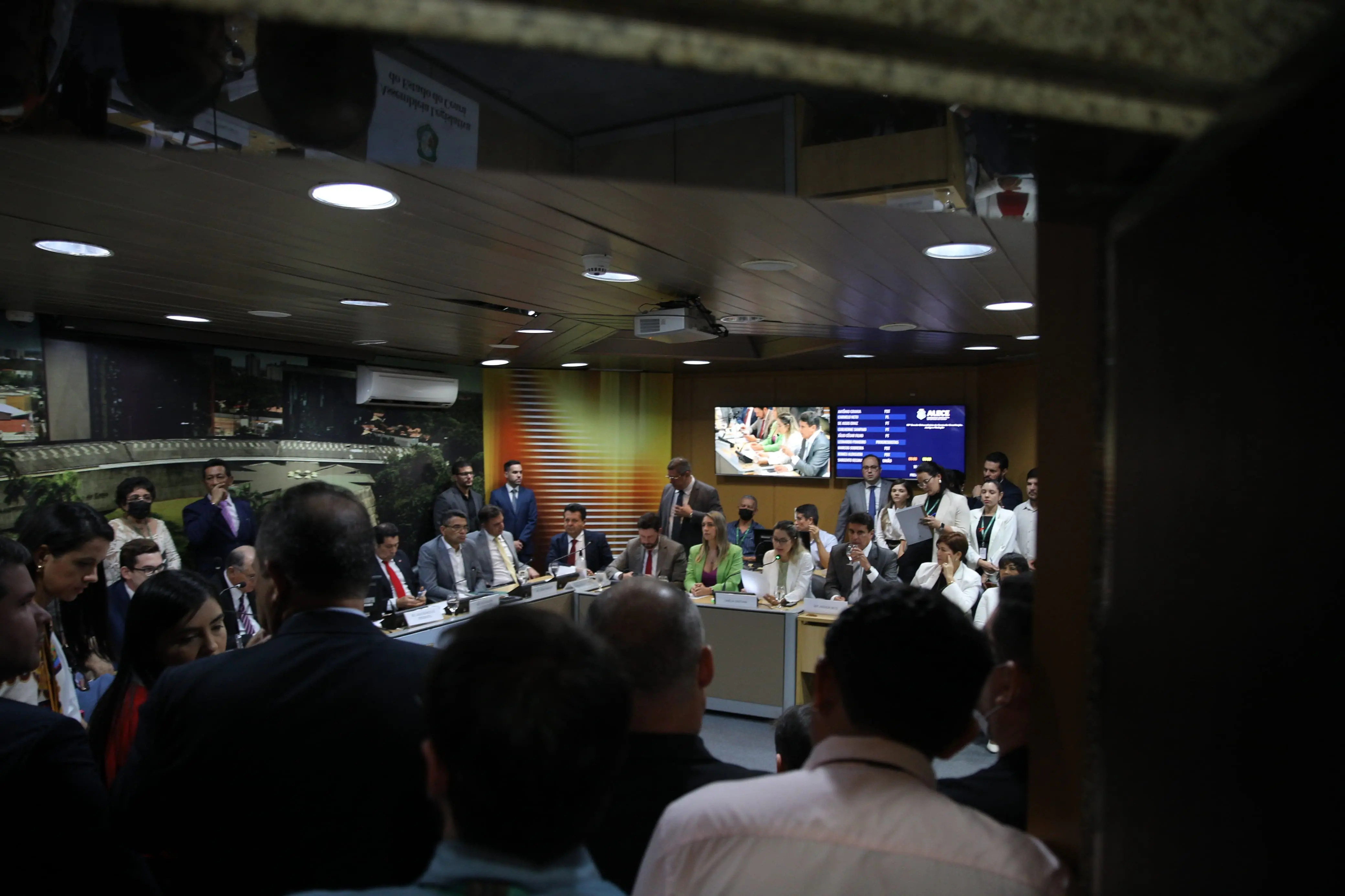 Imagem da notícia: Após sabatina restrita, Onélia Santana tem nome aprovado pela CCJ para vaga no TCE-CE