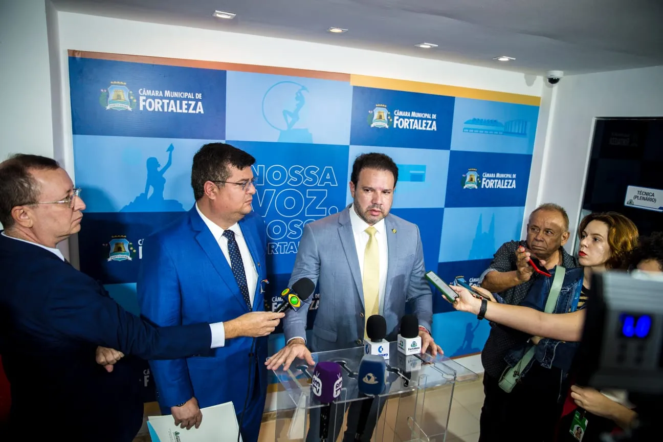 Leo Couto e Bruno Mesquita durante coletiva de imprensa nesta quinta-feira (9)