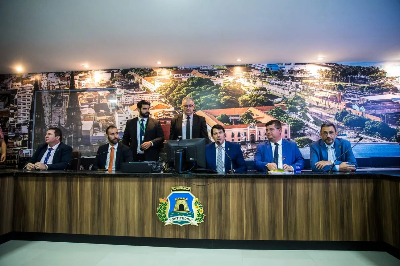 Duas emendas protocoladas por parlamentares foram aprovadas.