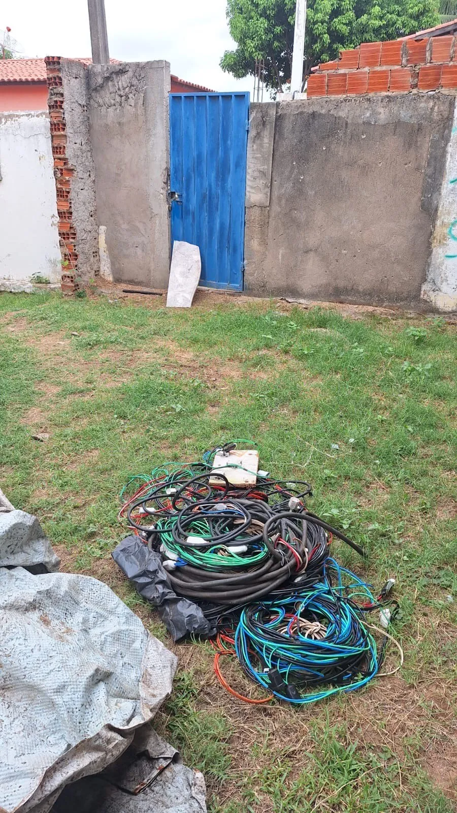 Fios elétricos foram escondidos pelo autor do furto