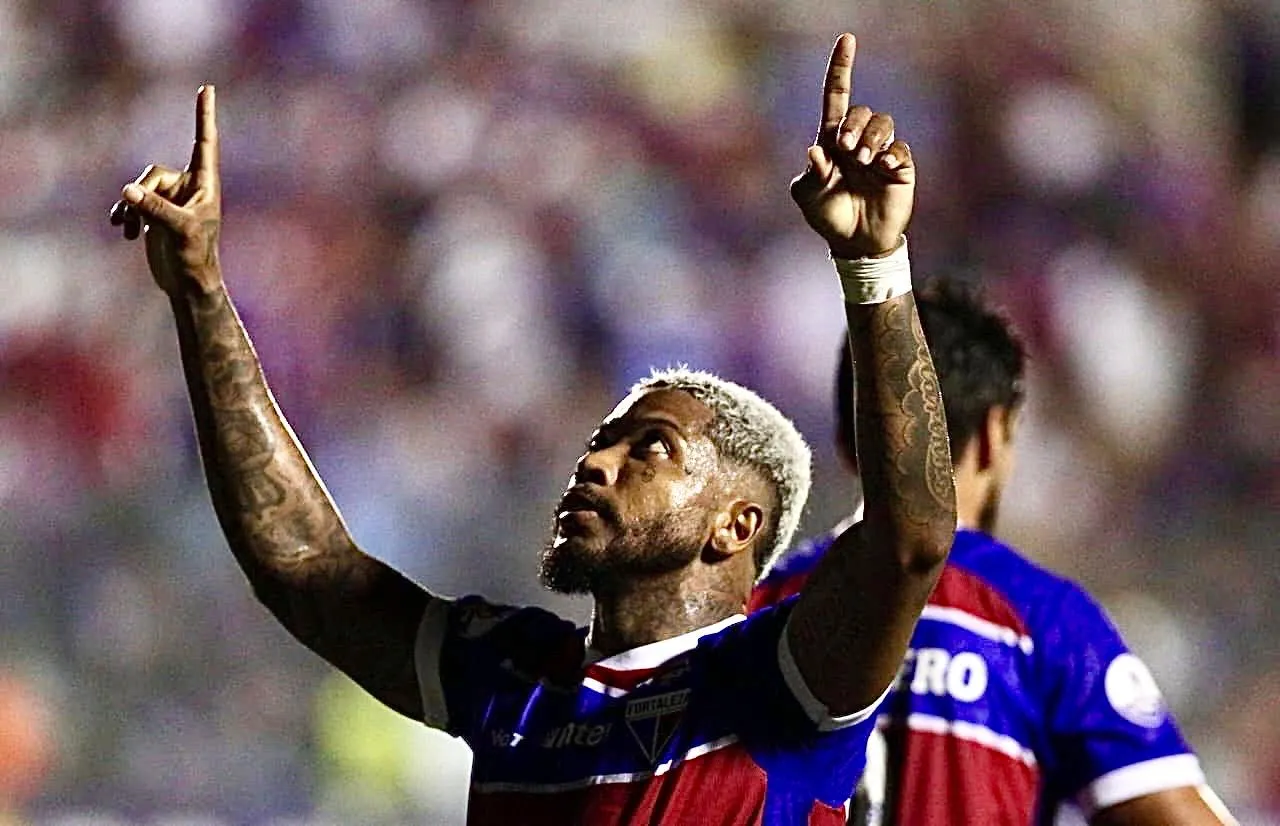 Marinho participou bem da vitória do Fortaleza com gol e assistência