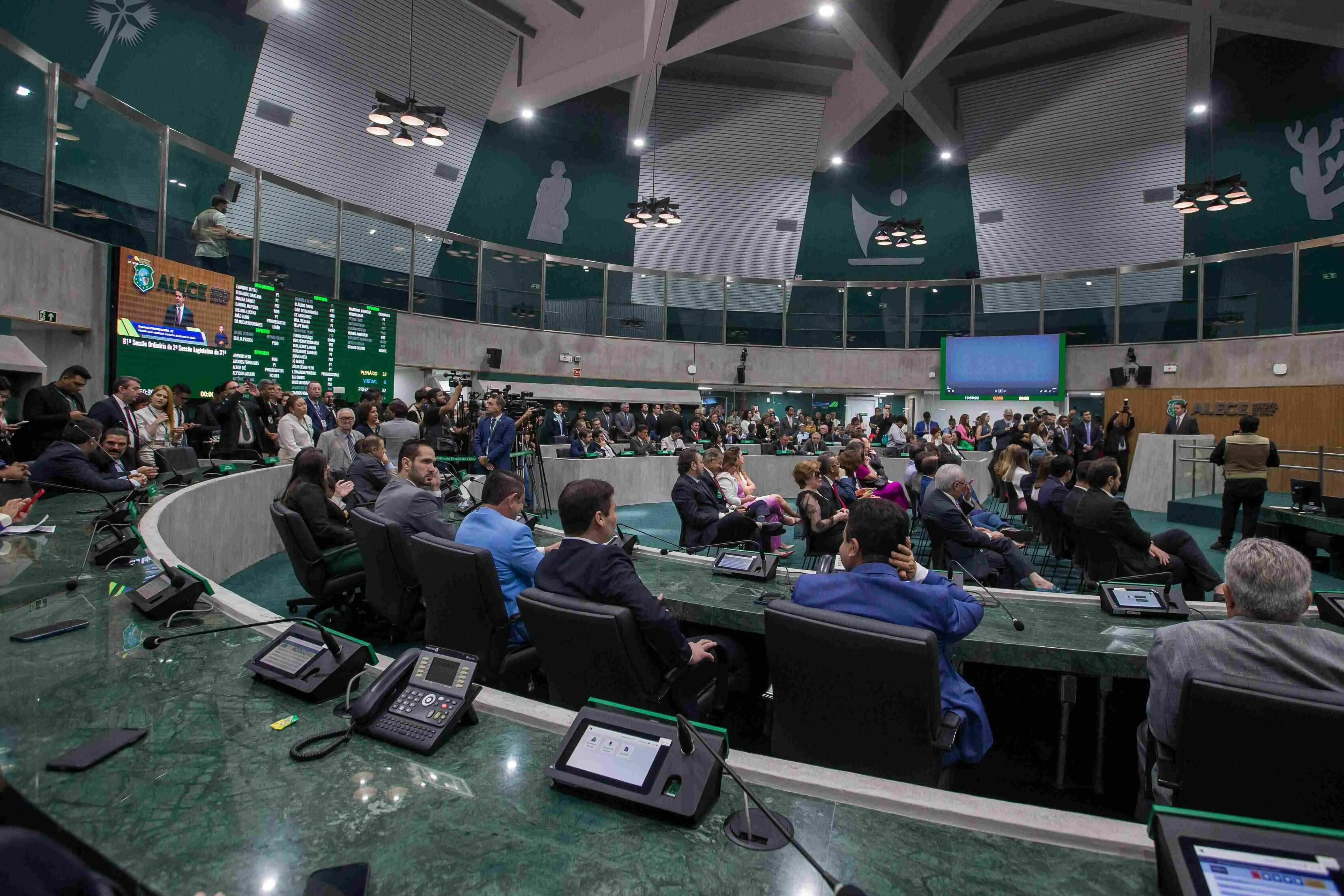 Alece entra em 2025 reconfigurada, após renúncias e licenças de titulares.