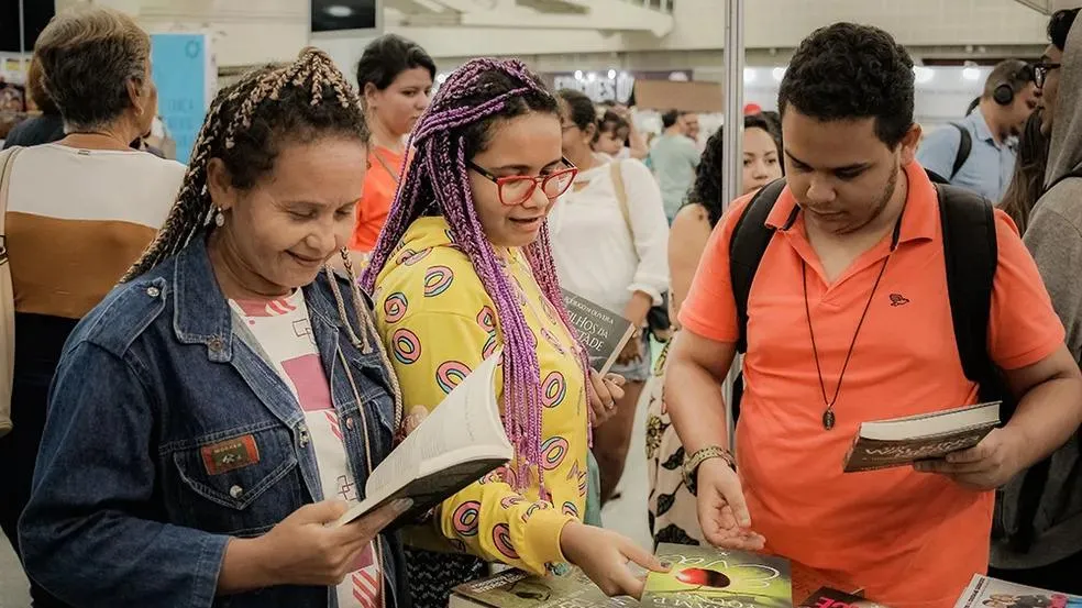 Feira de livros é um dos destaques da programação do evento