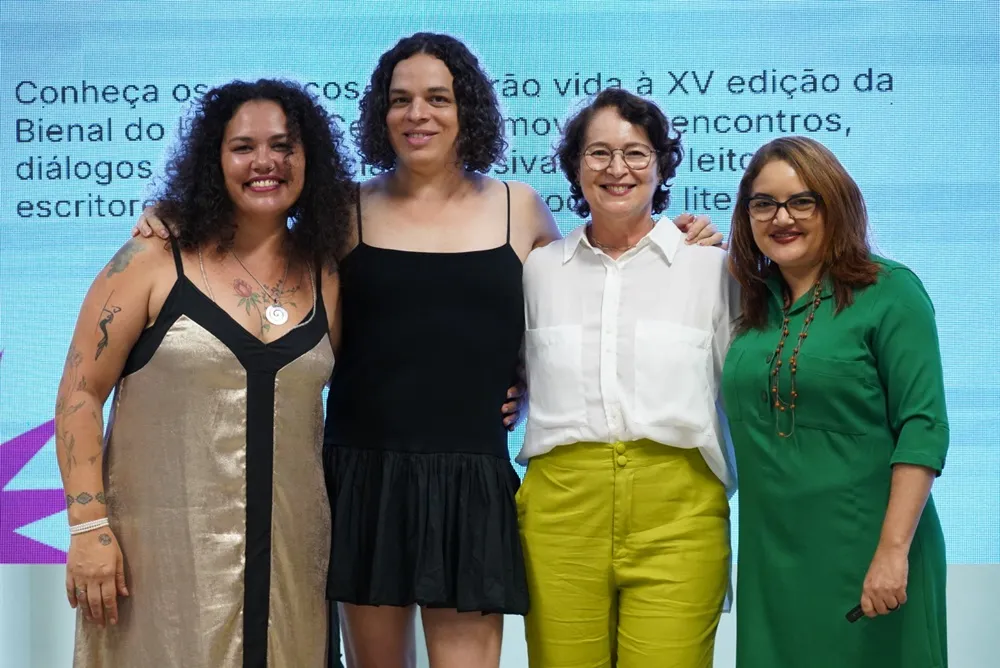 Da esquerda para a direita, as curadoras nina rizzi, Amora Moira e Sarah Diva ao lado da coordenadora da Bienal, Maura Isidro, durante lançamento da 15ª edição do evento