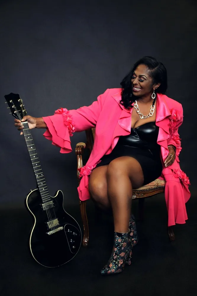 Filha do lendário guitarrista, cantor e compositor americano B.B. King,  Claudette King cantará músicas de própria autoria e também do pai