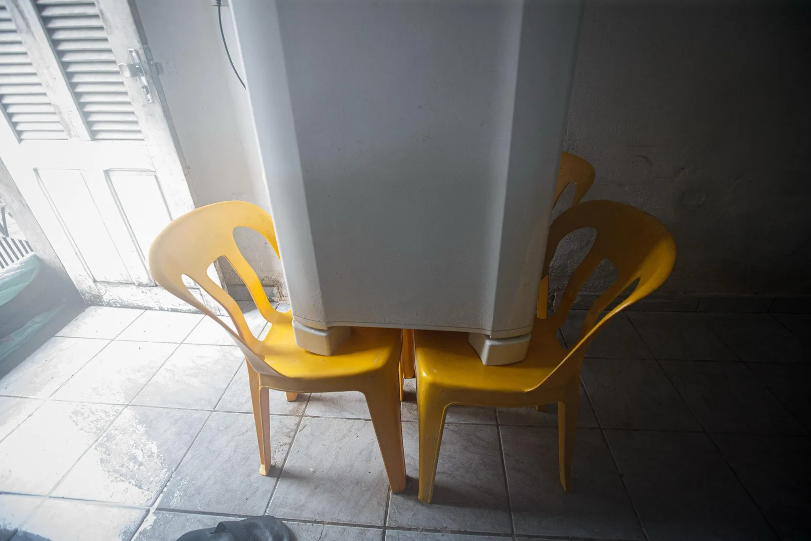 Elio suspendeu geladeira e outros móveis para não perder eletrodomésticos no alagamento de casa