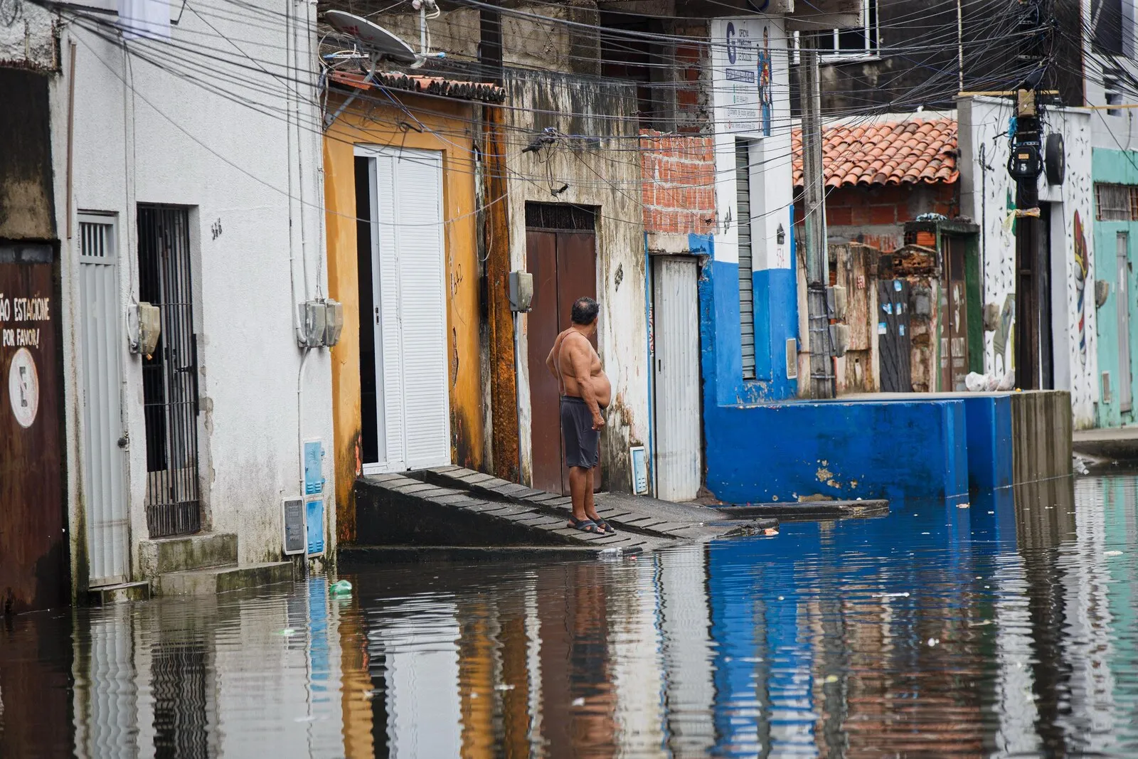 Alagamento de diversas ruas do bairro deixam moradores ilhados pelo segundo dia seguido