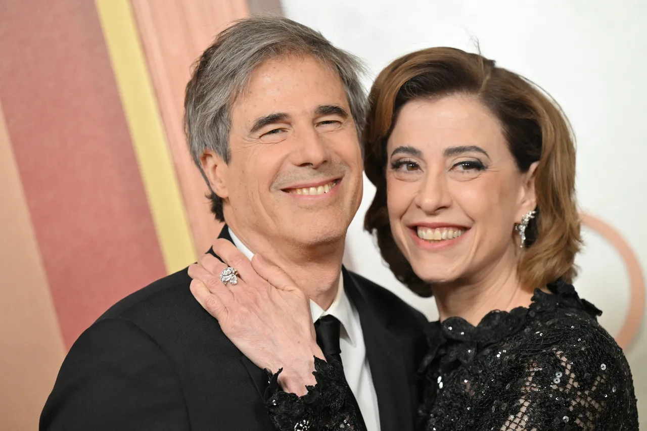 Walter Salles e Fernanda Torres no tapete vermelho do Oscar