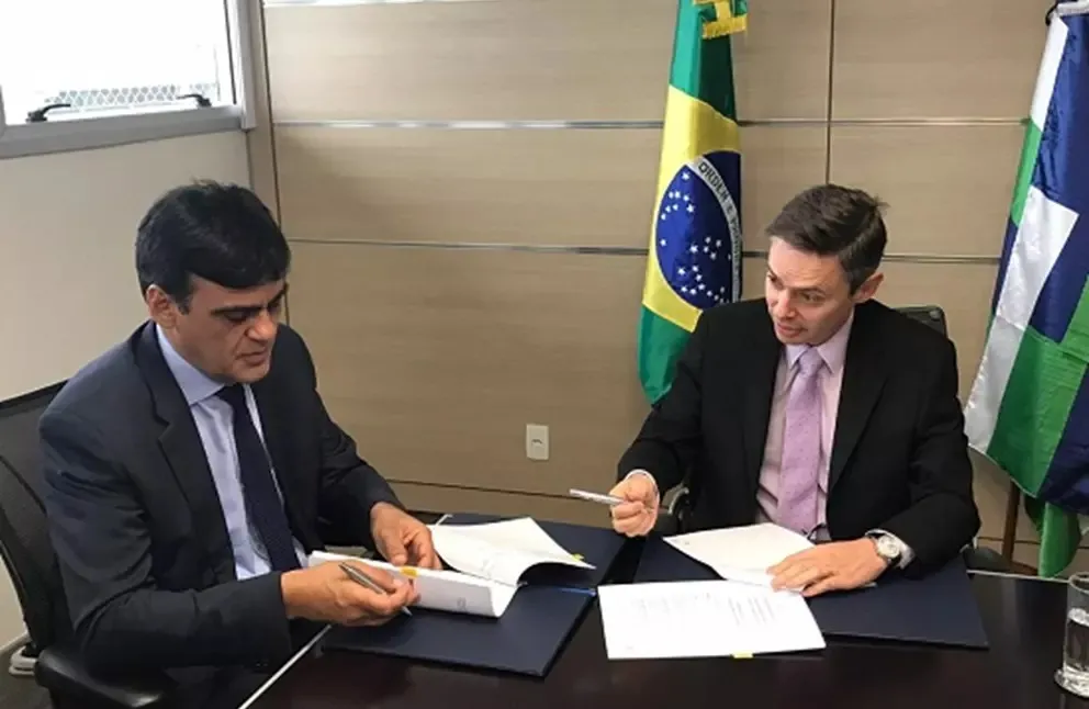 Naumi Amorim, em 2018, quando da assinatura do contrato com o Banco de Desenvolvimento da América Latina.