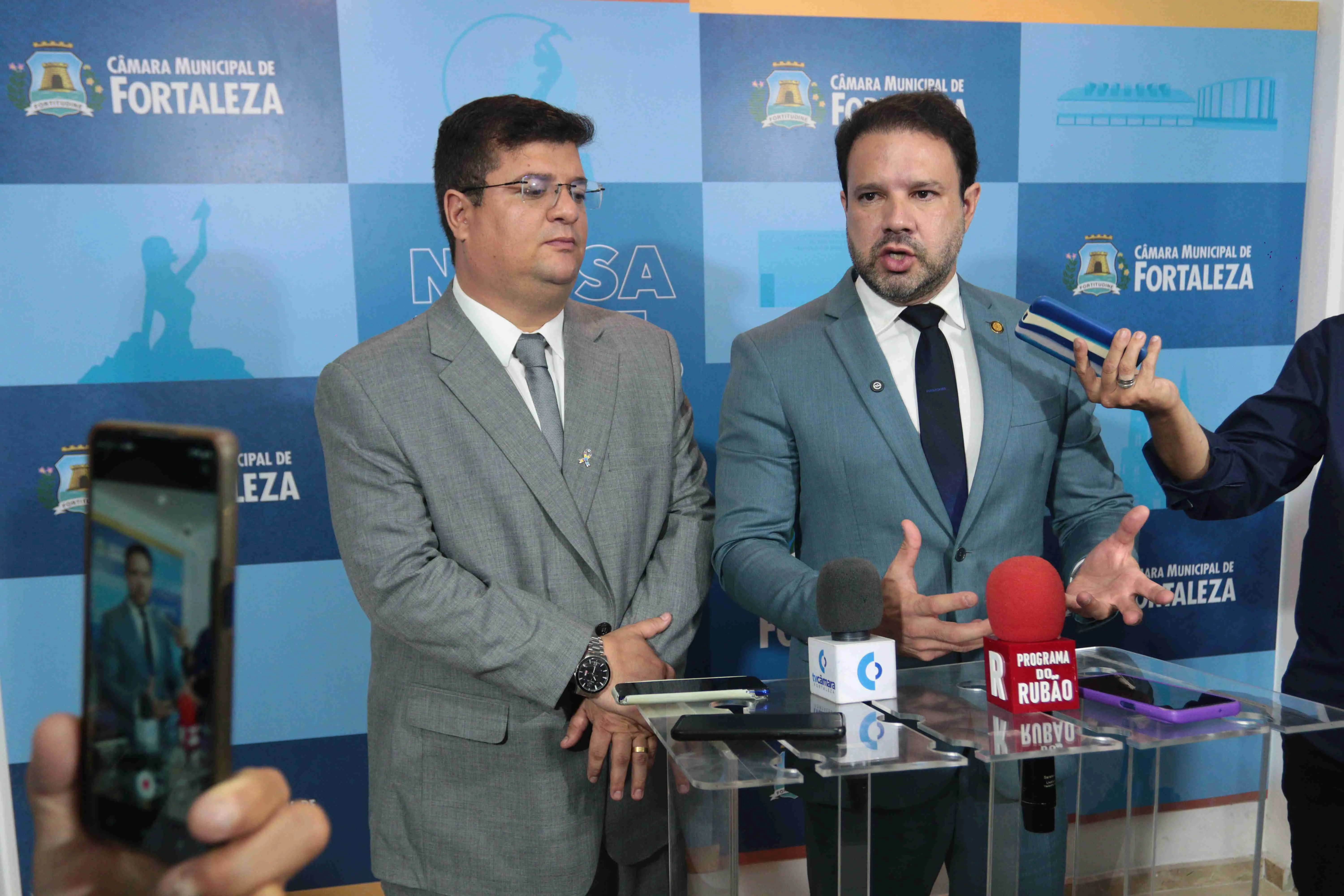 Durante coletiva, presidente da Câmara Municipal, Leo Couto (PSB), definiu o projeto como uma “readequação na parte administrativa”.
