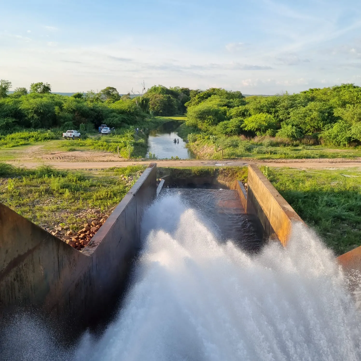 O Projeto de Integração do Rio São Francisco (PISF), a chamada transposição, teve a obra iniciada em 2007 - no segundo governo Lula - e se estende por 477 km, sendo a maior obra hídrica do Brasil. No empreendimento, o Ceará é beneficiado pelas estruturas do Eixo Norte