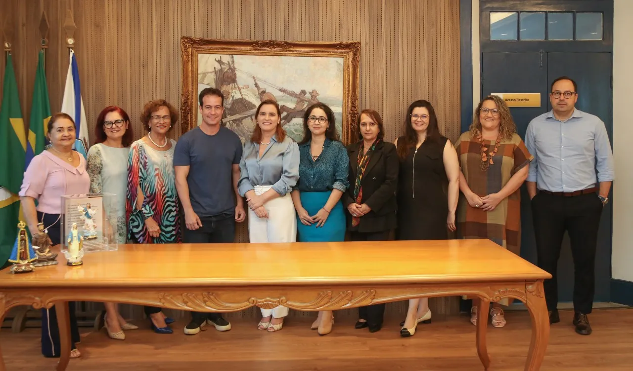 Primeira-dama Cristiane Leitão durante reunião com representantes do BID, em fevereiro