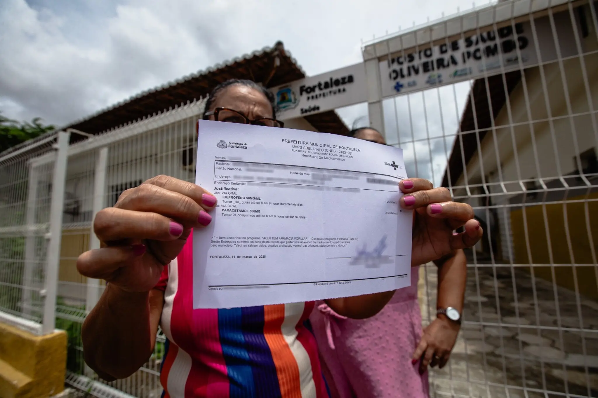 Imagem da notícia: Sem remédios em postos há meses, população de Fortaleza fica sem tratamentos para hipertensão, diabetes e dor 