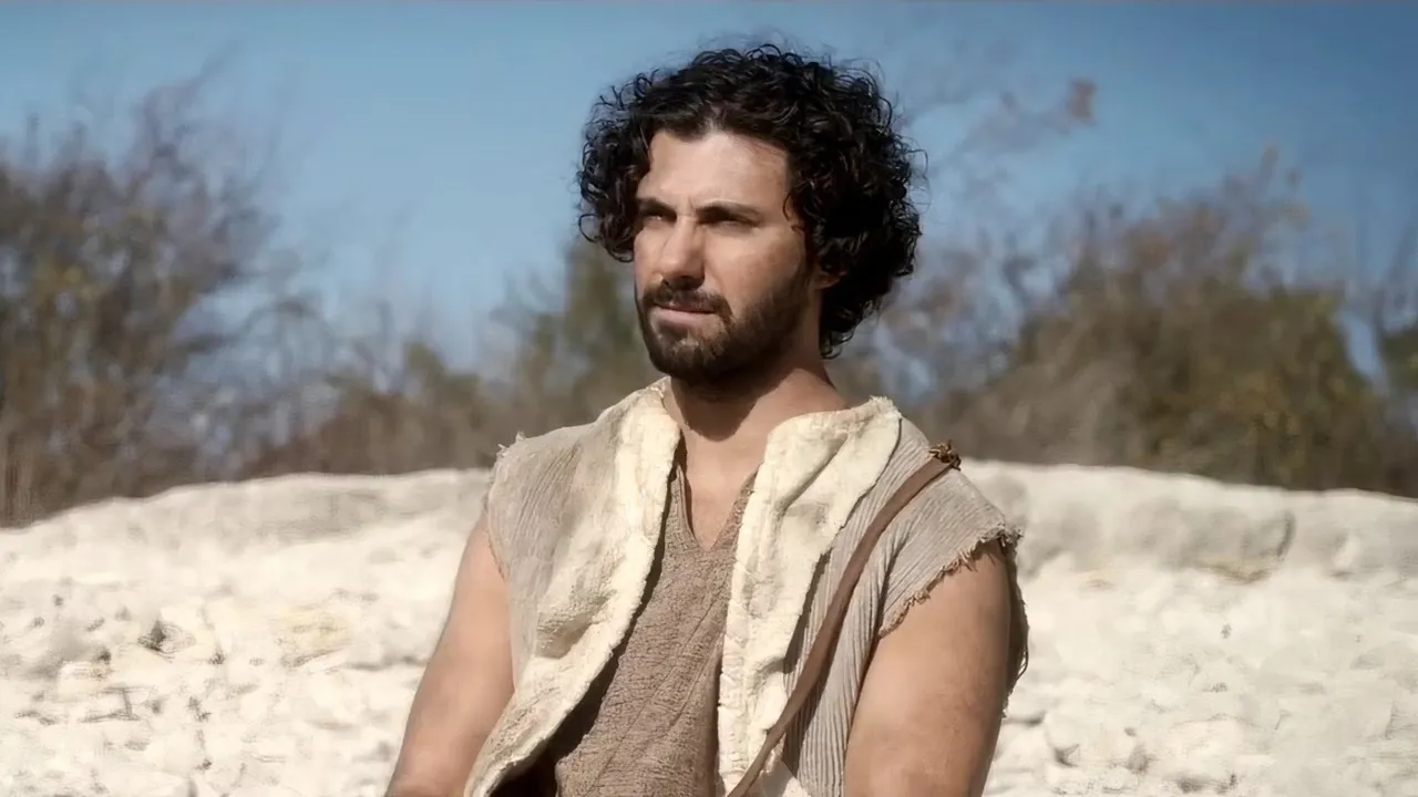 Noah James é André em The Chosen.