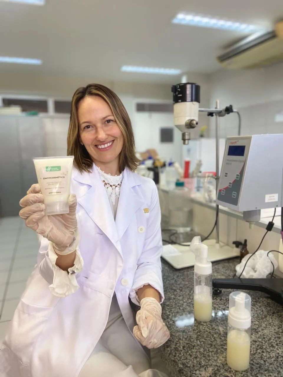 O hidratante terapêutico foi totalmente desenvolvido no Laboratório de Farmácia da UFC