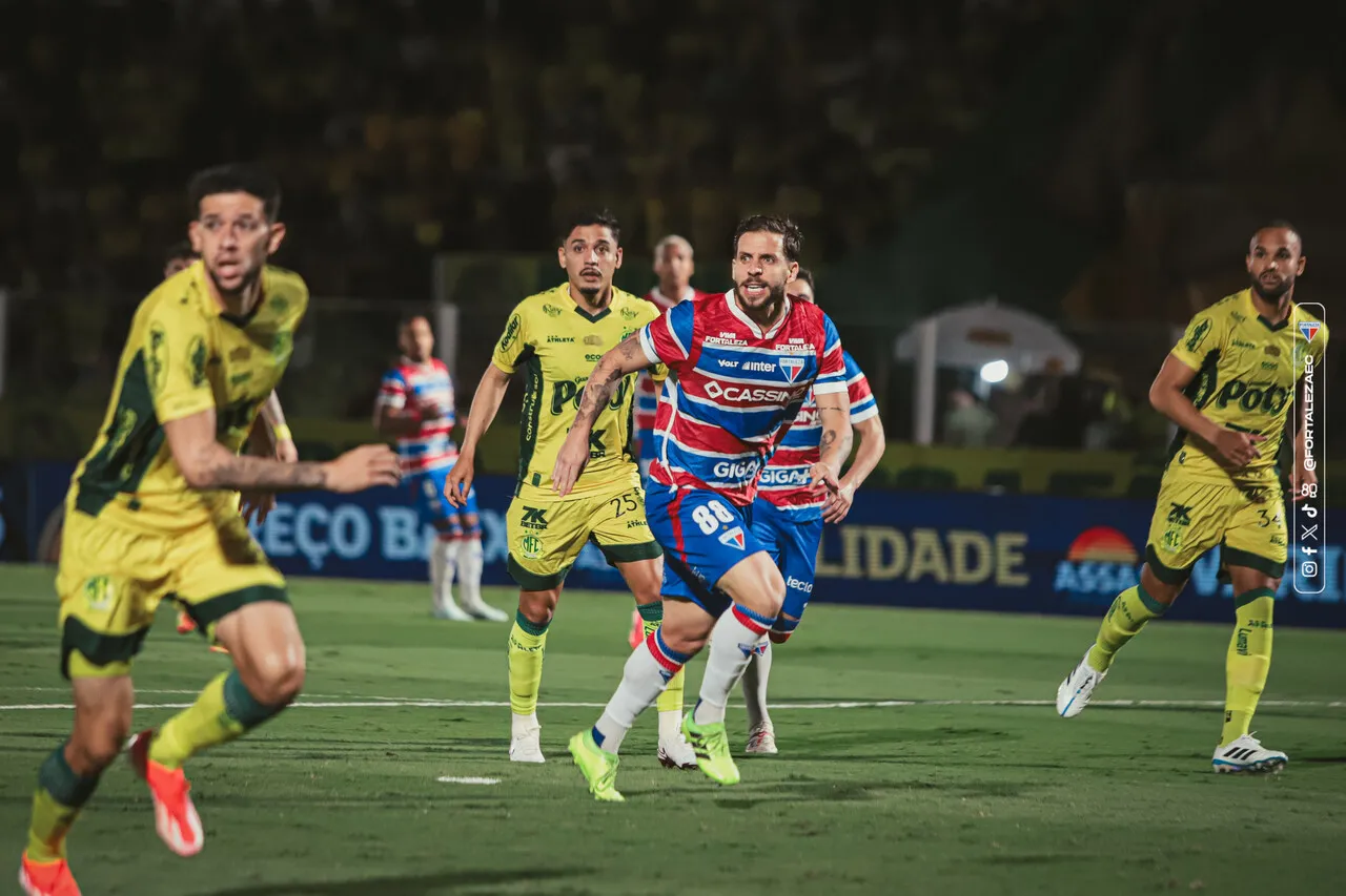O meio-campo do Fortaleza sofreu mudanças nos últimos jogos, mas ainda não encontrou a melhor formação