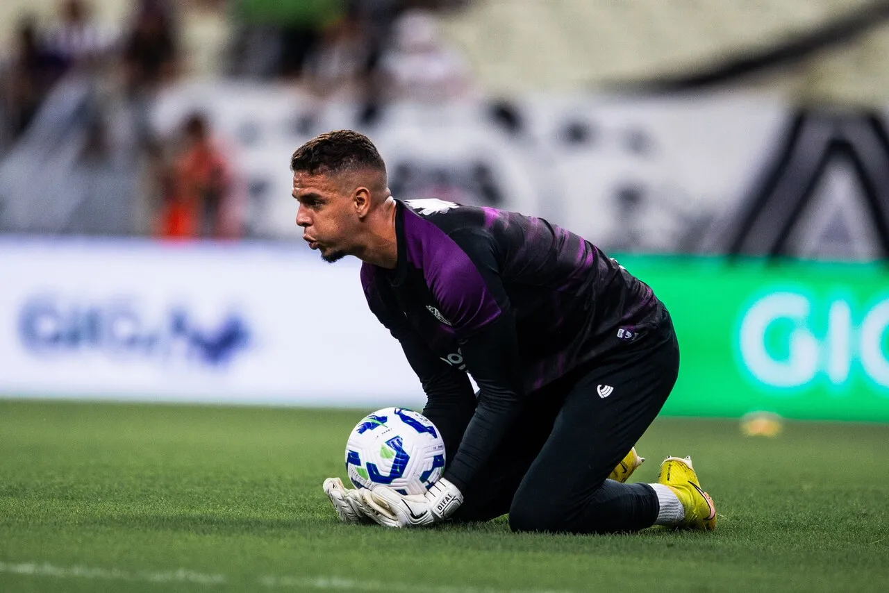 Bruno Ferreira superou a concorrência e se firmou como titular do Ceará