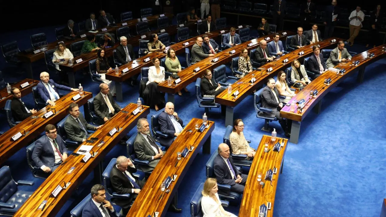 Autoridades cearenses prestigiaram a sessão solene, nesta quarta-feira (9)