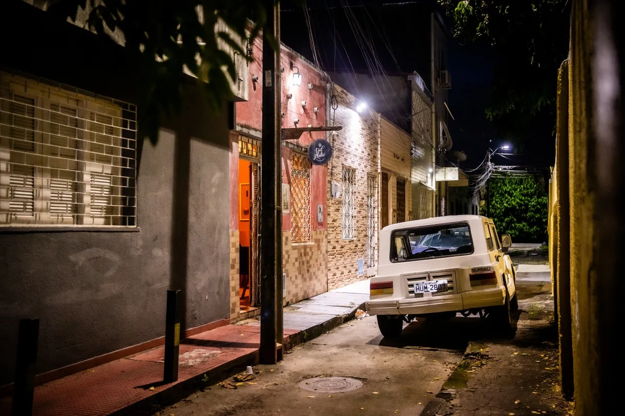 Em uma ruazinha estreita e com ares de interior, Del Plata conquista tanto pelo aconchego do interior, quanto pela tranquilidade do exterior