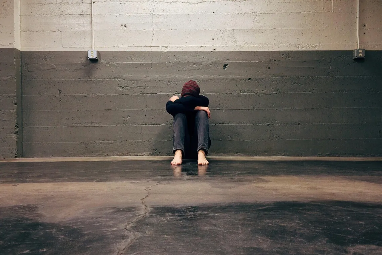 A violação das leis que garantem a paz não apenas destrói a ordem social, mas também corrói a saúde mental individual e coletiva