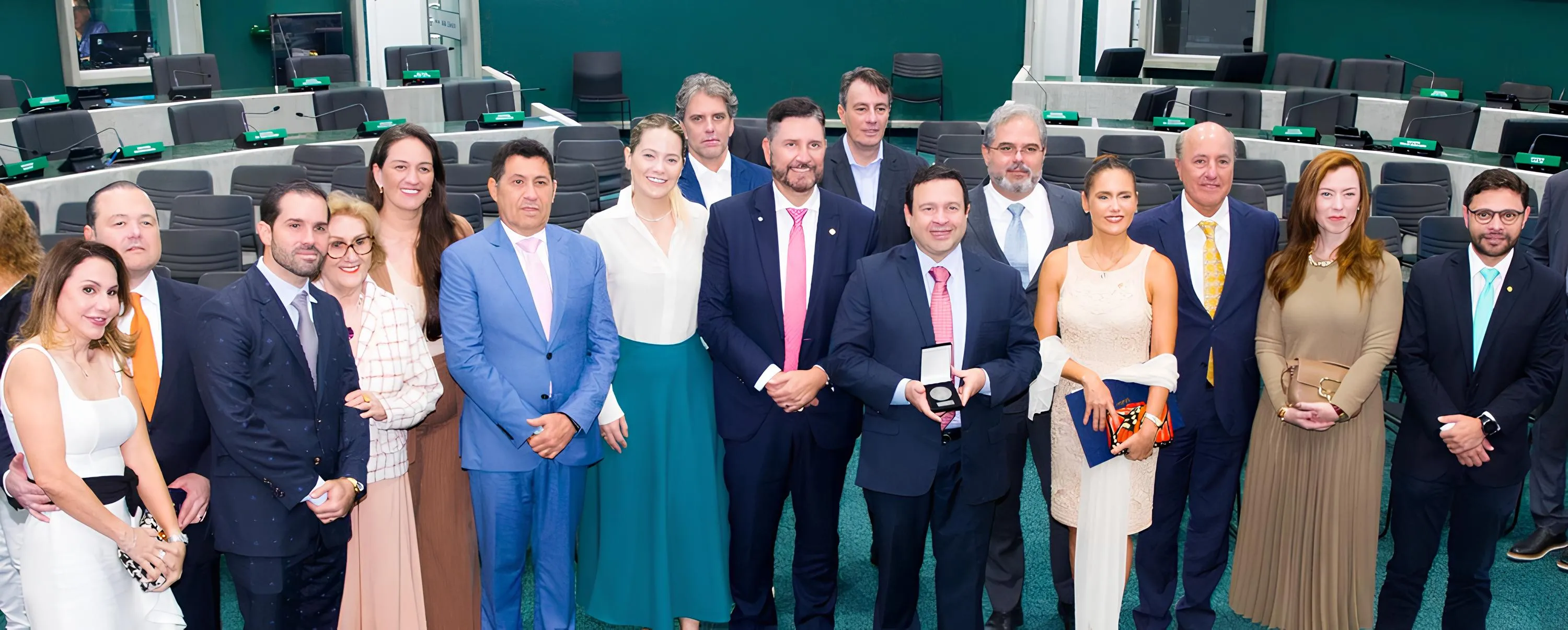 Solenidade em homenagem ao empresário Edson Queiroz contou com a presença de familiares e amigos. Entre eles, o presidente executivo do GEQ Carlos Rotella e o diretor superintendente do SVM Ruy do Ceará.