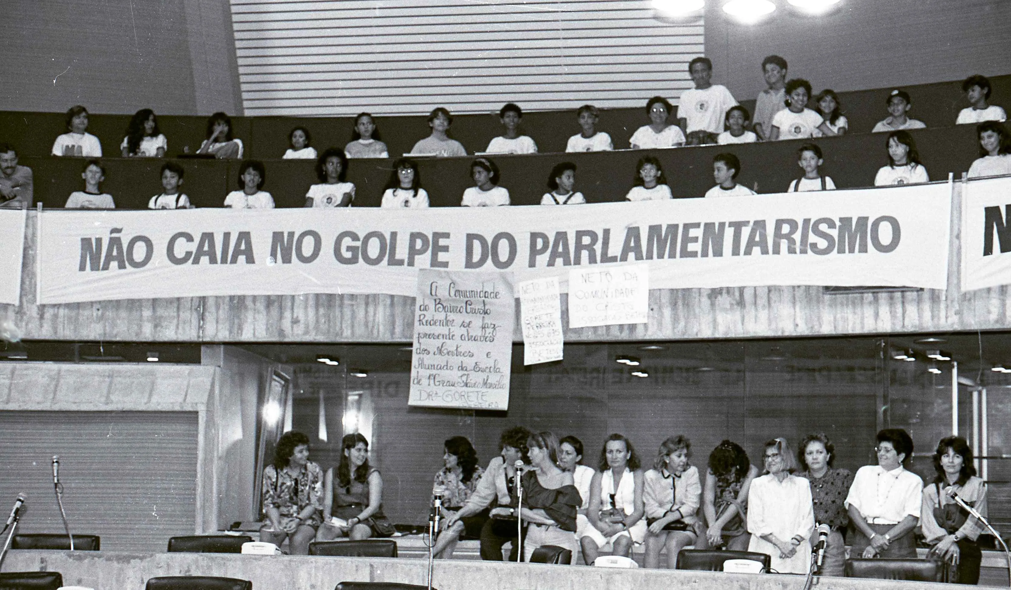 Mobilização no Plenário da Alece em 15 de março de 1993