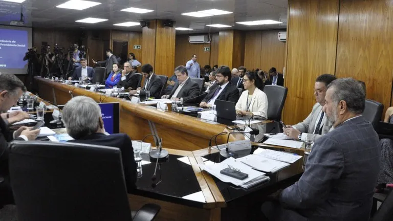 Durante reunião, Lupi solicitou novas medidas de apuração no INSS