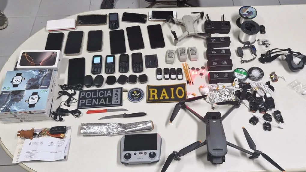 Aumento da entrada de aparelhos celulares, 'rebolados' por drones, nos últimos anos, é uma preocupação do Sistema Penitenciário cearense