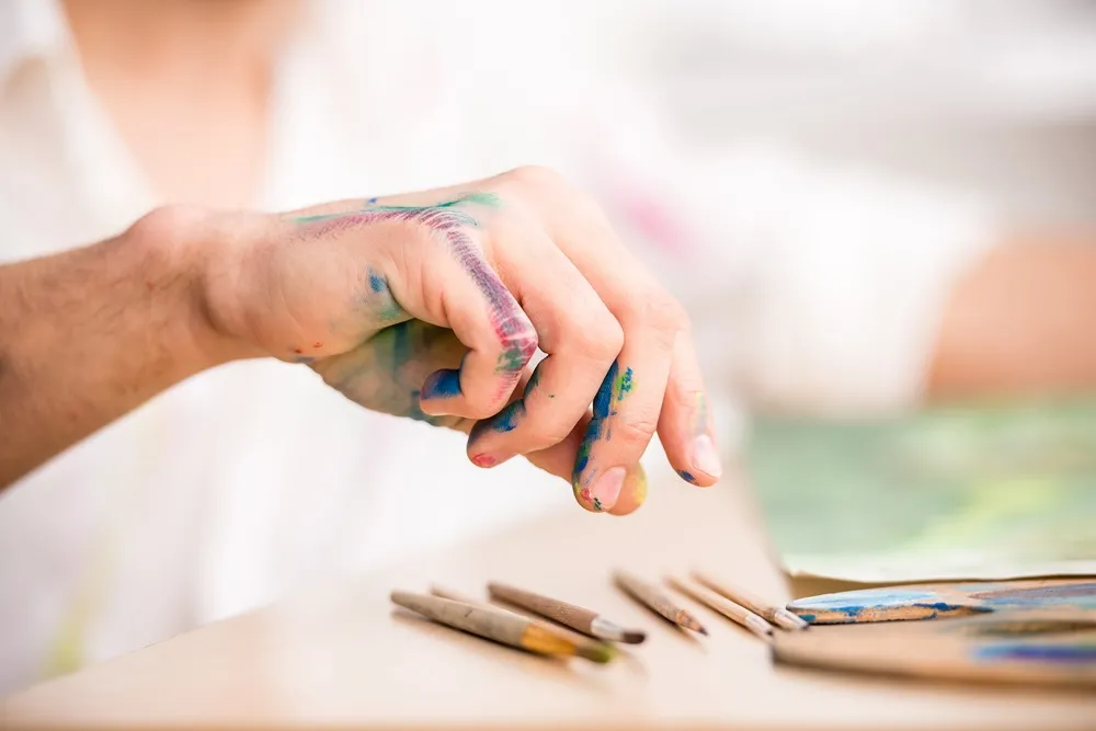 Criatividade, coordenação motora, concentração e relaxamento são alguns atributos do colorir