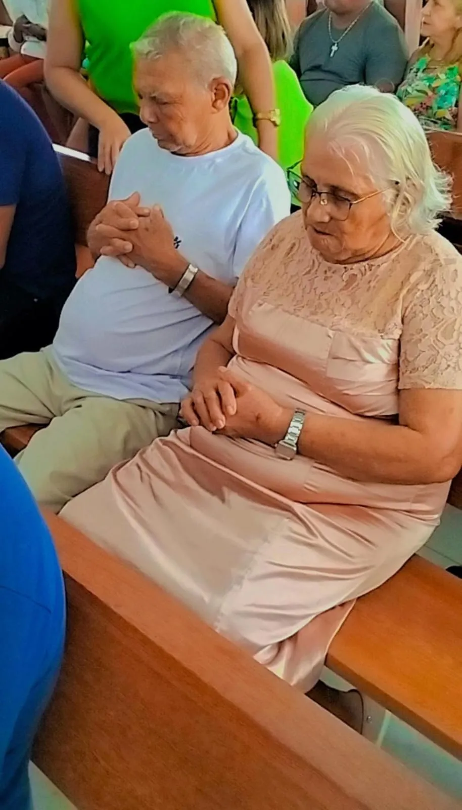 Com o tempo, por influência da esposa, José Venâncio passou a rezar mais e a ir à missa de braços dados com a amada