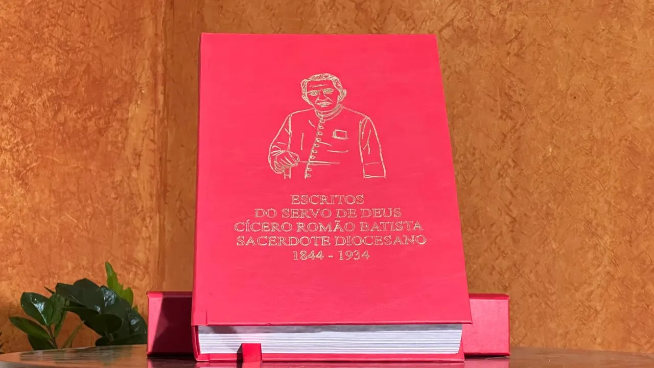 Todos os documentos, cerca de 10 mil páginas, foram reunidos em 10 volumes. É um trabalho de quase 3 anos, a contar da data de 20 de agosto de 2022, quando o bispo Dom Magnus Henrique Lopes anunciou que o Vaticano tinha autorizado a abertura do processo.