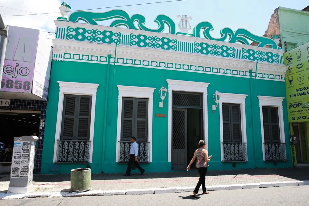 Fachada da Casa de Juvenal Galeno, no Centro de Fortaleza