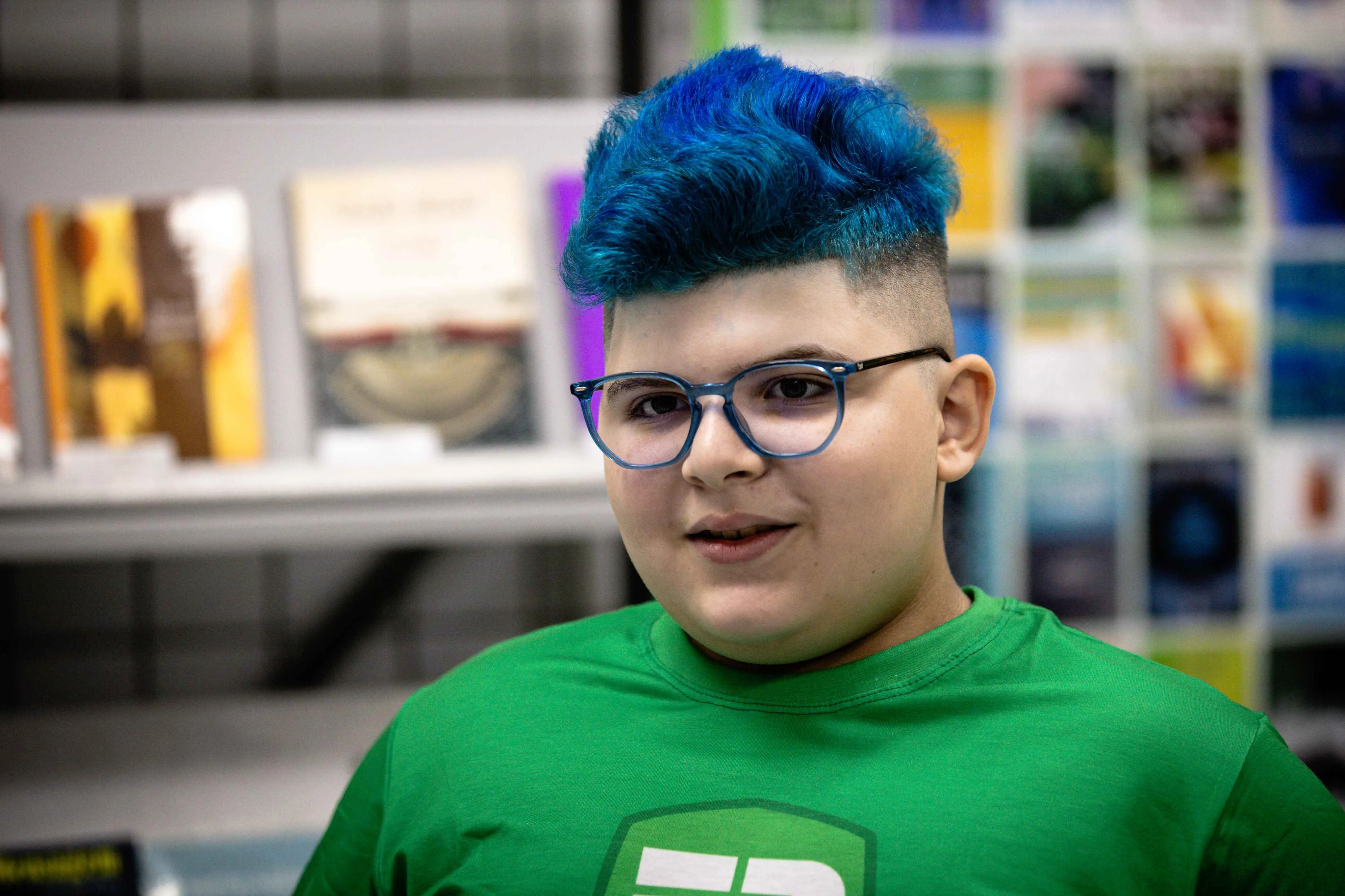 Nas redes sociais, João Pedro compartilha vídeos da rotina, dos estudos e das mudanças no estilo de cabelo