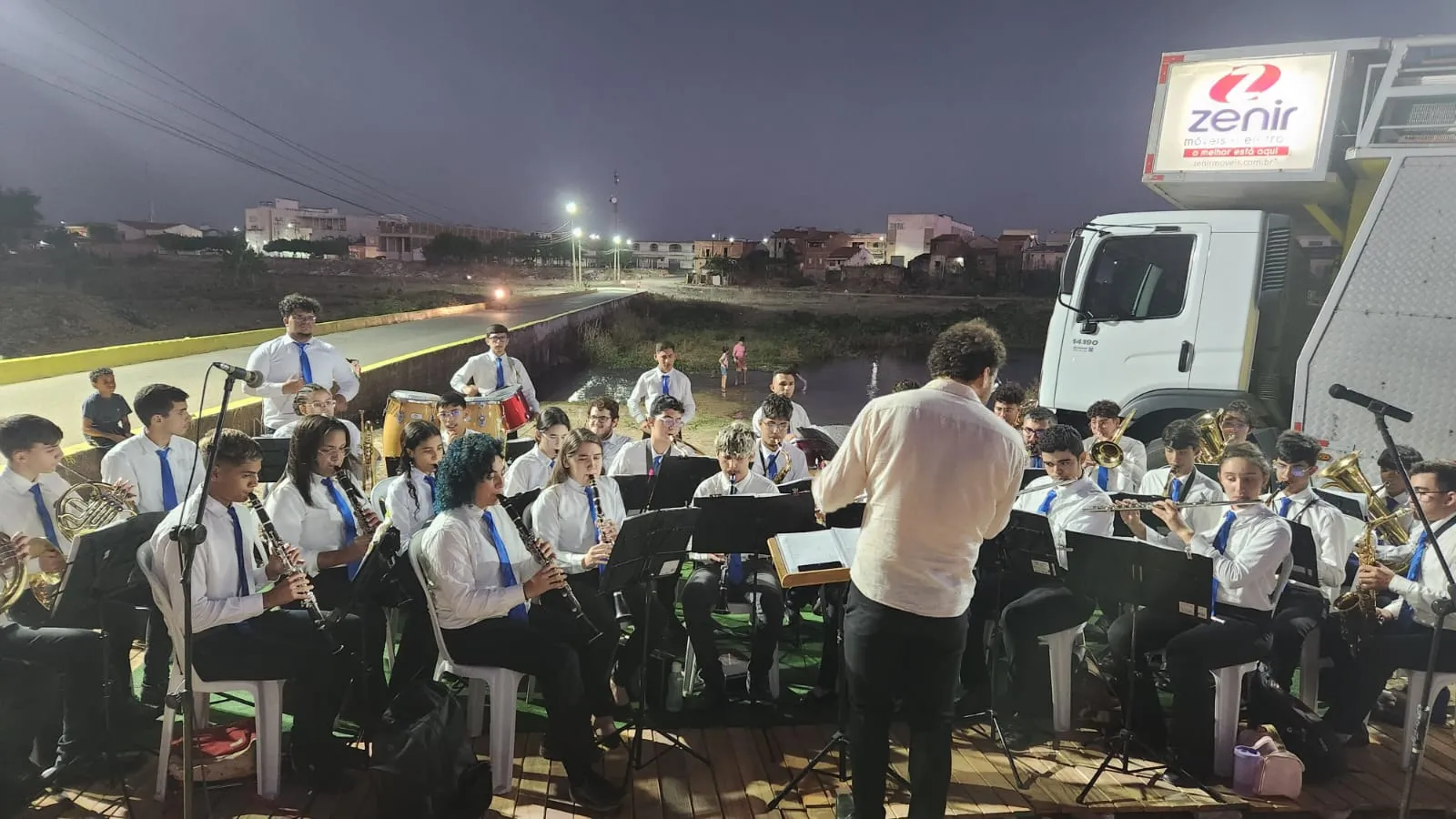 Italo Holanda organizou um concerto às margens do Jaguaribe em homenagem a ele