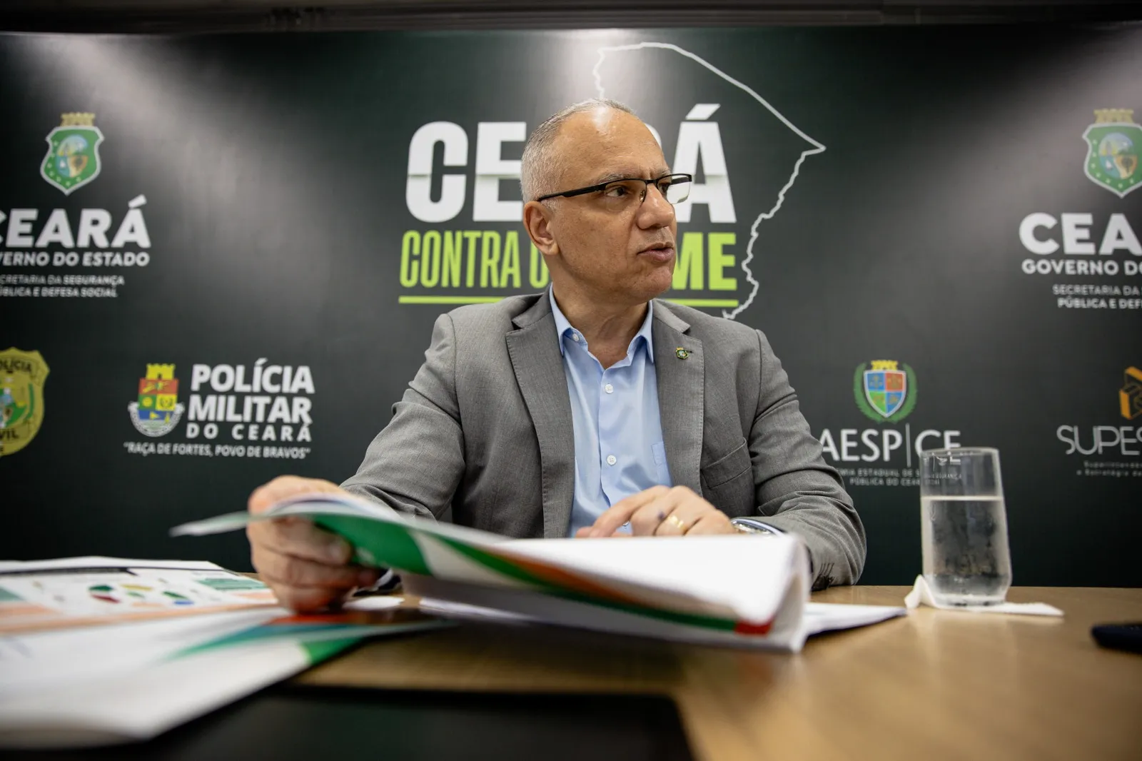 O secretário Roberto Sá apresentou dados que mostram a redução de homicídios no Ceará, em 2025