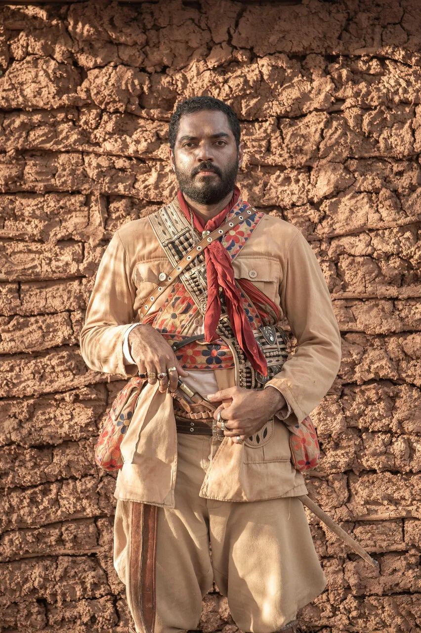 Thomás Aquino como o personagem Josué em Guerreiros do Sol