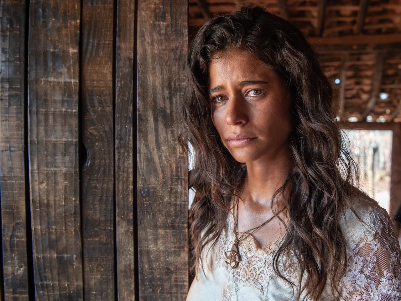 Isadora Cruz como a personagem Rosa em Guerreiros do Sol