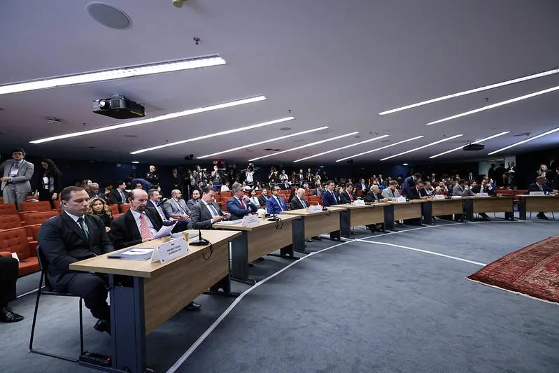 Outros réus acompanham sessão no STF
