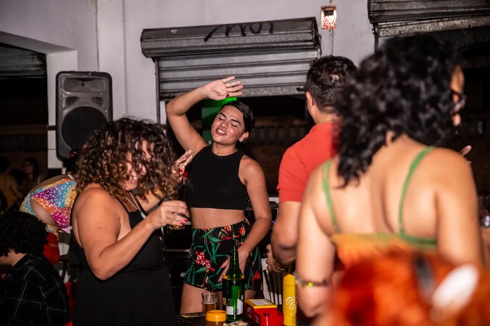 Cativo, público entre 25 e 40 anos de idade lota as noites de brega no Boteco Cultural da Angela