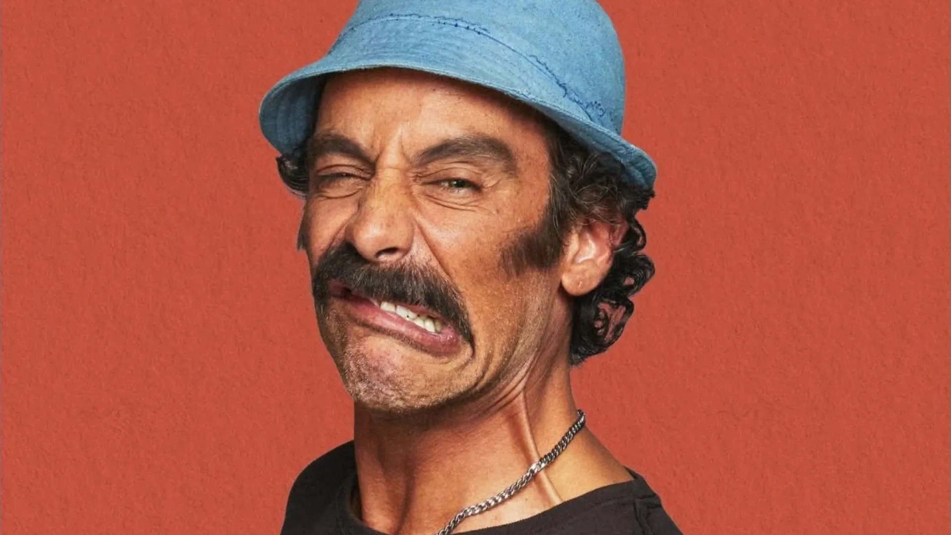 Miguel Islas interpreta o Seu Madruga
