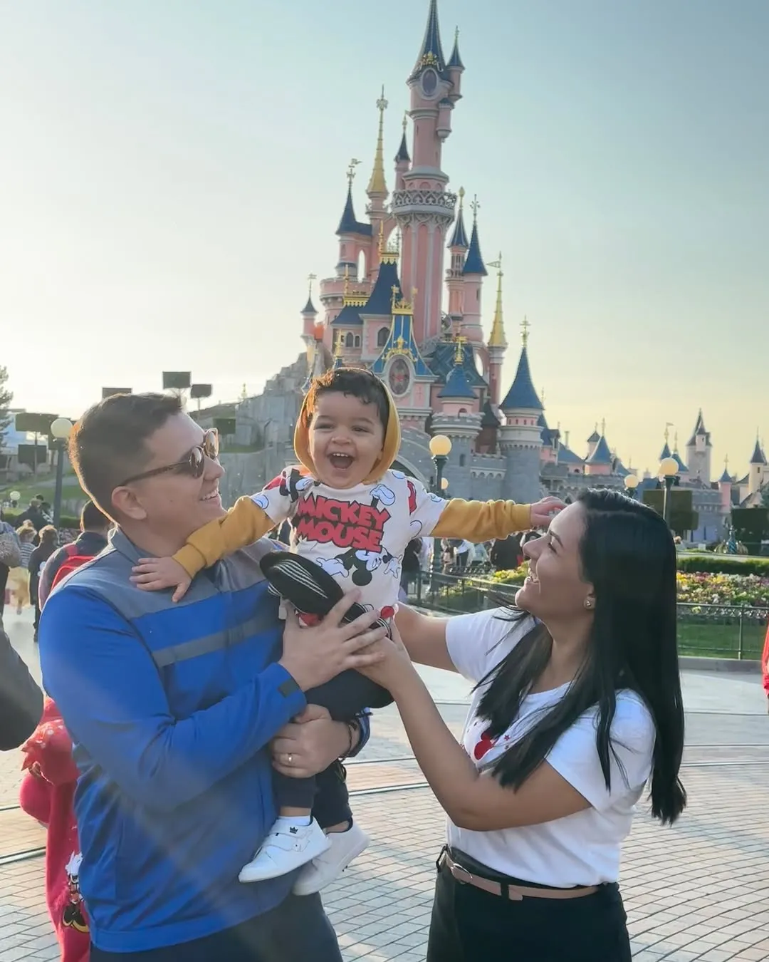 Karla é mãe do pequeno João Benício e esposa de Lucas