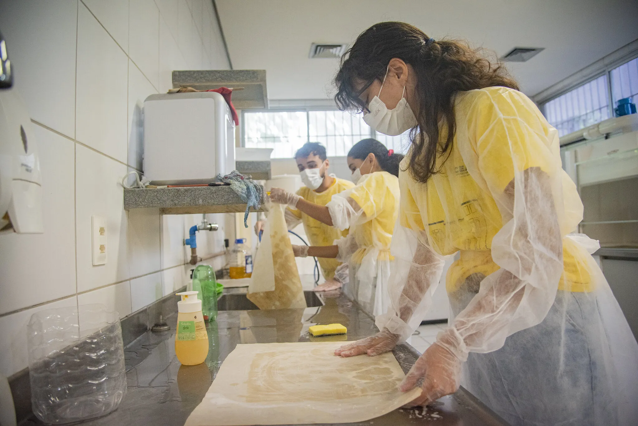 O Curso de Conservação e Restauração de Bens Patrimoniais, segmento papel, é ofertado em uma parceria entre a Escola de Artes e Ofícios Thomaz Pompeu Sobrinho e a Biblioteca Pública Estadual do Ceará