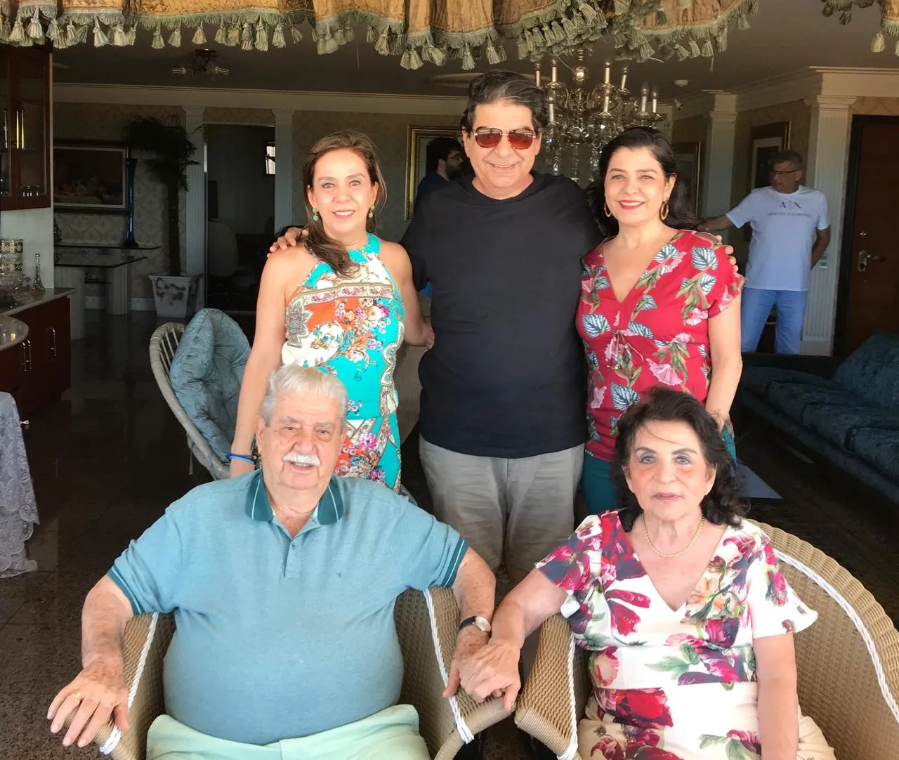 Bechara Said Suleiman, fundador da Montreal Distribuidora, ao lado da família