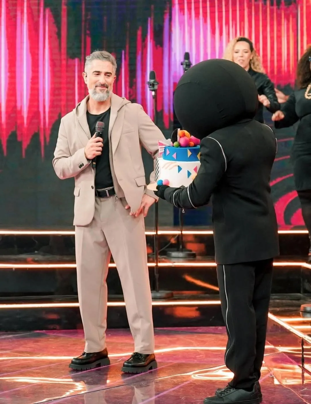 Marcos Mion irá comemorar seu aniversário no palco do programa