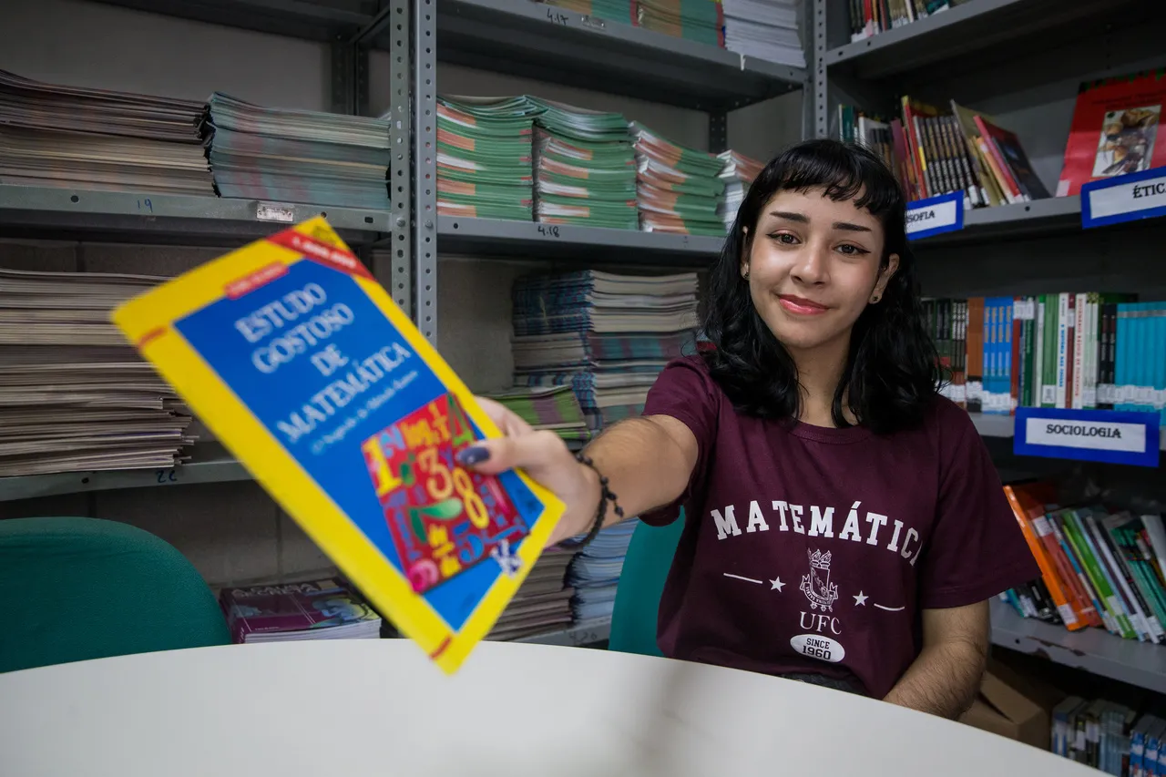 As histórias dos alunos da rede pública trazem a celebração incomum do potencial que o acesso ao ensino superior pode gerar, a exemplo de Rebeca Freitas, egressa de uma escola profissionalizante em Fortaleza e agora universitária na UFC.