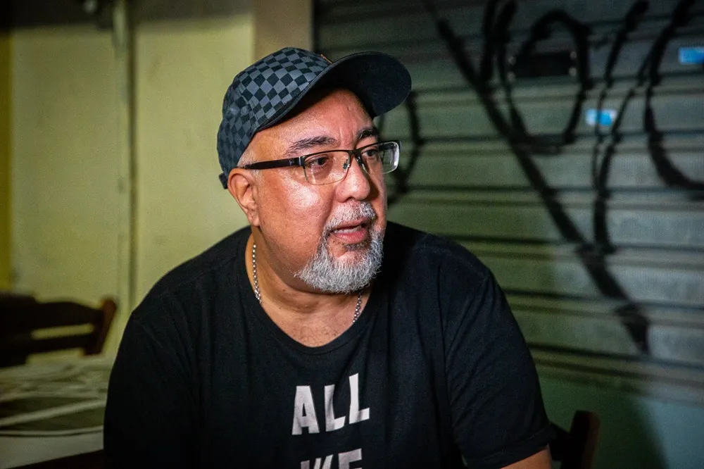 No topo, o clarinetista Paulo Maurício; acima, o guitarrista Rogério Gomes